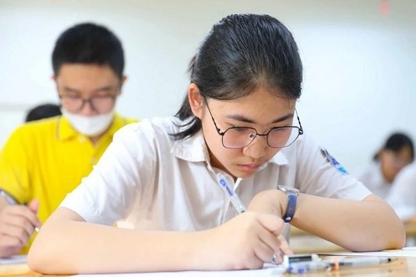 bi-quyet-dat-diem-9-mon-toan-thi-thpt-2025-chien-thuat-on-luyen-meo-phong-thi-dinh-cao-kienthuctruyen-com-11-2