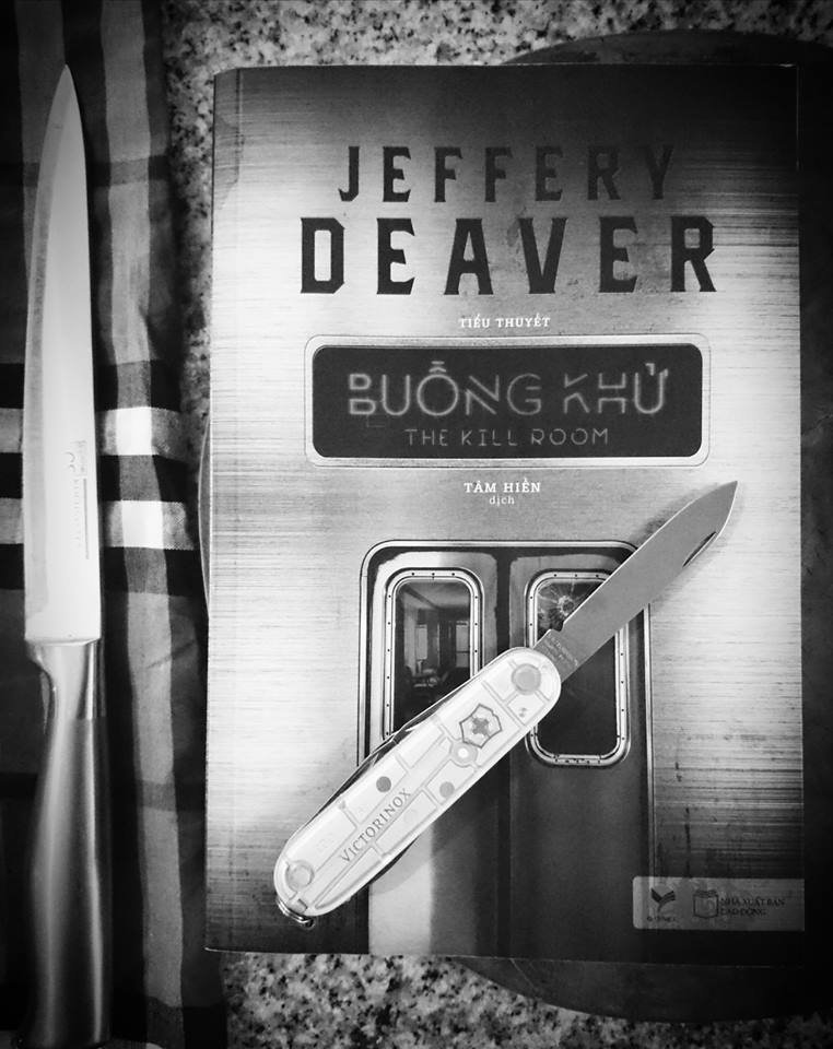 buong-khu-jeffery-deaver-phoi-bay-mat-toi-chinh-tri-qua-an-mang-chan-dong-kienthuctruyen-com-10-2