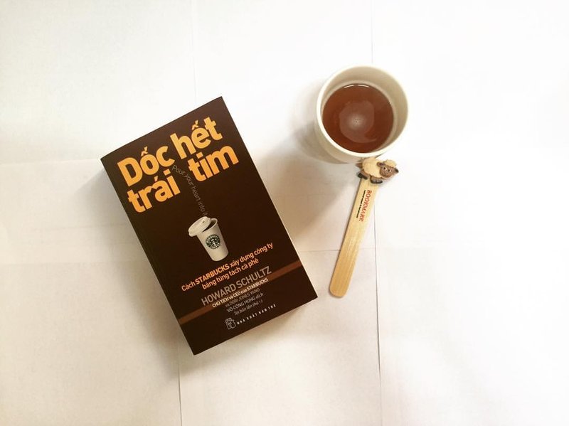 doc-het-trai-tim-kham-pha-cau-chuyen-thanh-cong-cua-starbucks-va-howard-schultz-kienthuctruyen-com-1-1